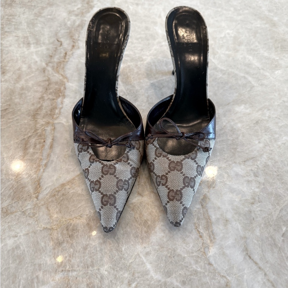 Gucci Monogram kitten heels! Like new!
